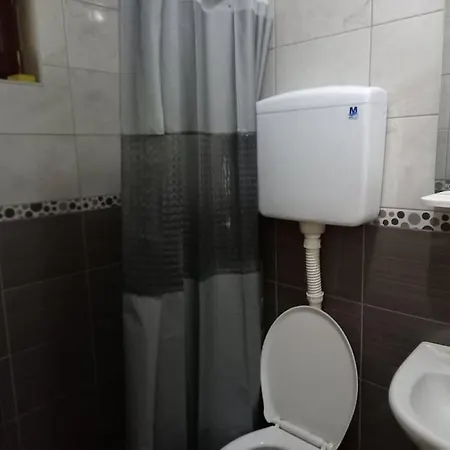 Medju Borovima 2 * Vinci