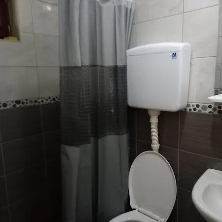 Medju Borovima 2 דירה *