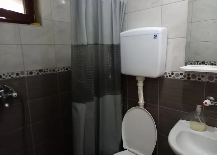 Medju Borovima 2 * Vinci